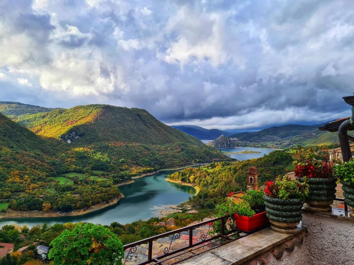 La Casa Sul Fiordo Lago Del Turano Paganico Sabino Exterior photo